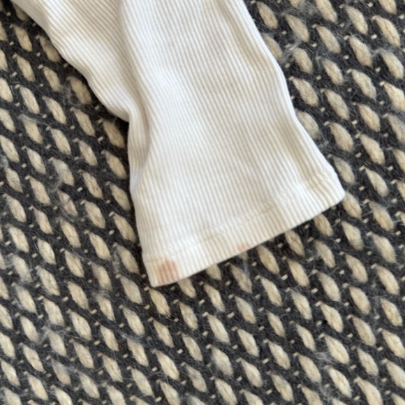 Vuori cropped ribbed long sleeve Cove Twist Crop Tee - Picture 3 of 3